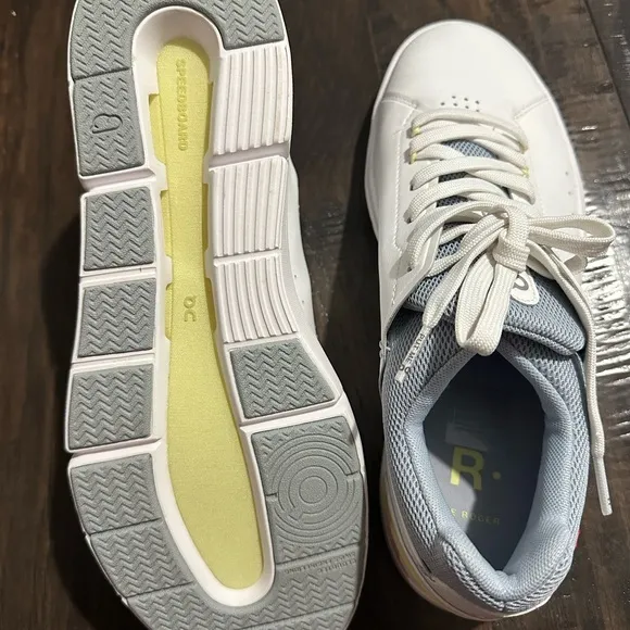 NEW On Womens Running On Cloud The Roger Advantage Sneakers White / Grey SZ 9.5B