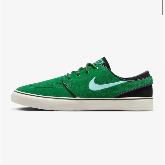 New still in box, never worn size 4 youth/ 5.5 woman’s Nike sb Janoski in green