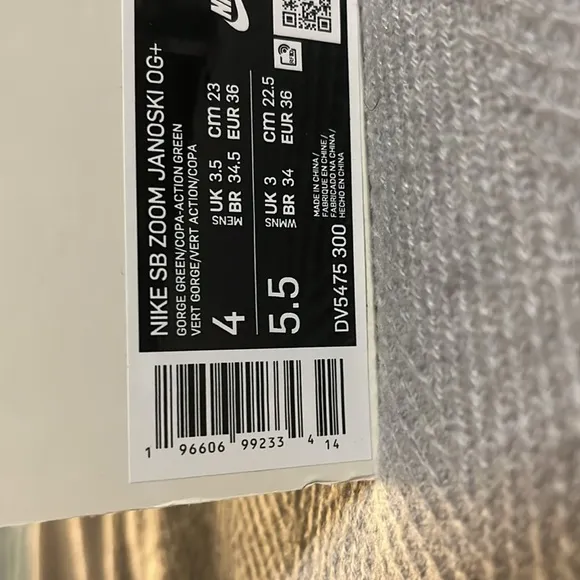 New still in box, never worn size 4 youth/ 5.5 woman’s Nike sb Janoski in green