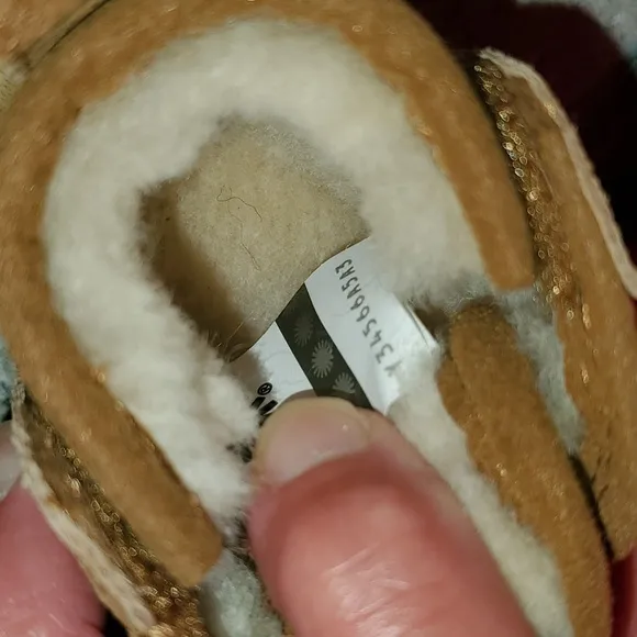 New UGGKids' Neumel and UGG Beanie Crib Shoe Gift Set (Infant) 2/3 6-12 …