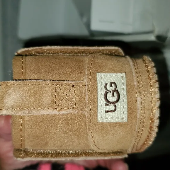 New UGGKids' Neumel and UGG Beanie Crib Shoe Gift Set (Infant) 2/3 6-12 …