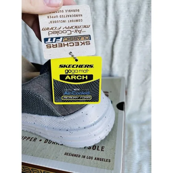 NIB Skechers Classic Fit w/ Air  Cooled Memory Foam Charcoal 204568 Shoes