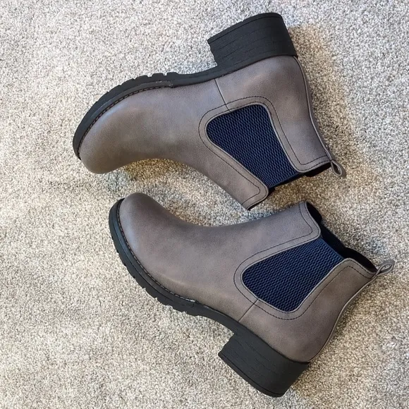 NIB Women's Eastland  Grey and Blue Ankle Boots size 8