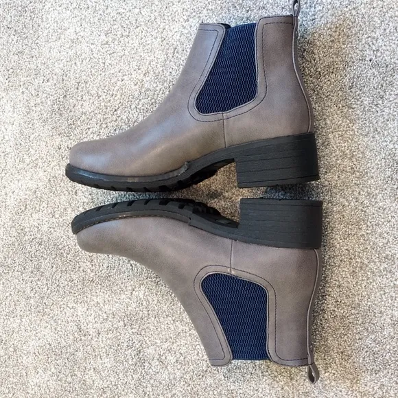NIB Women's Eastland  Grey and Blue Ankle Boots size 8