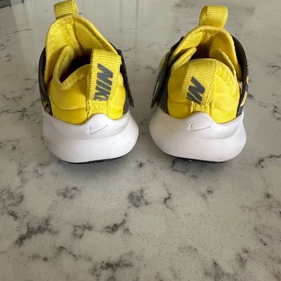 Nike advanced flex shoes