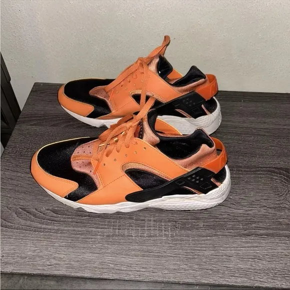 Nike Air Huarache Hot Curry Orange And Black Low Top Athletic Shoes Men's 12