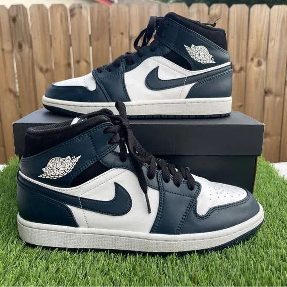 Nike Air Jordan 1 Mid 'Armory Navy' (554724-411), Men’s Size: 8.5