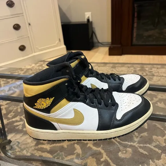 Nike Air Jordan Men's Black yellow and white Sneakers