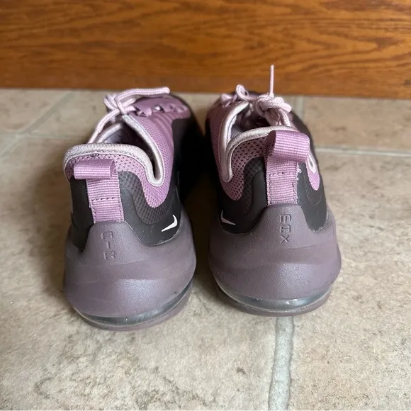 Nike Air Max Axis Purple Training Shoes Size 7