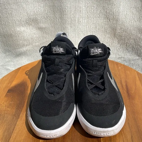 NIKE Big Kids’ Team Hustle D 10 Shoes - Black/ Metallic Silver/White Size 6Y