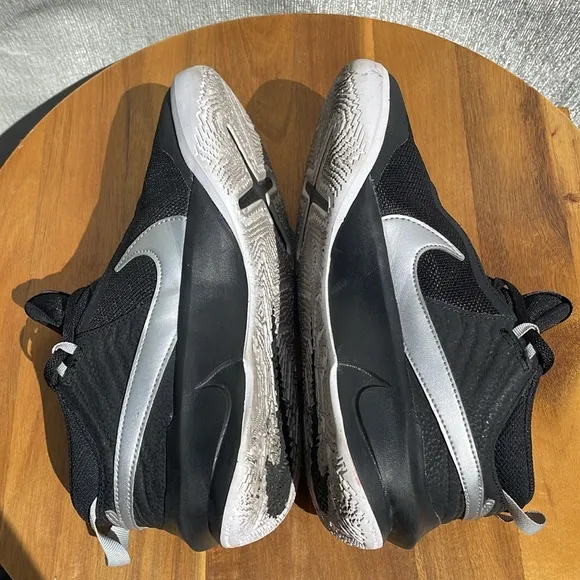 NIKE Big Kids’ Team Hustle D 10 Shoes - Black/ Metallic Silver/White Size 6Y