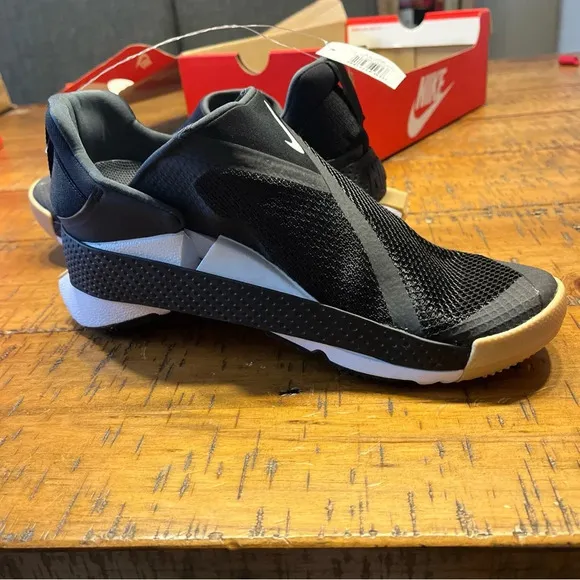 NIKE‎ Go FlyEase  Black White Easy On/Off Shoes DR5540 002