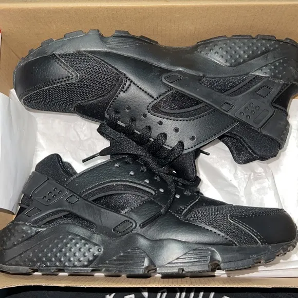 NIKE HUARACHES RUN (GS) 5y = 5 mens and 6.5 womens
