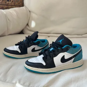 Nike Jordan 1 Low Size 4 Youth
