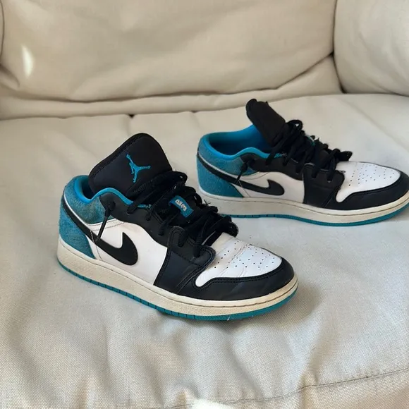 Nike Jordan 1 Low Size 4 Youth