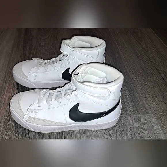 Nike Kids'  Blazer Mid '77 Shoes, High Top Classis Style, Sz 2.5, Great Cond