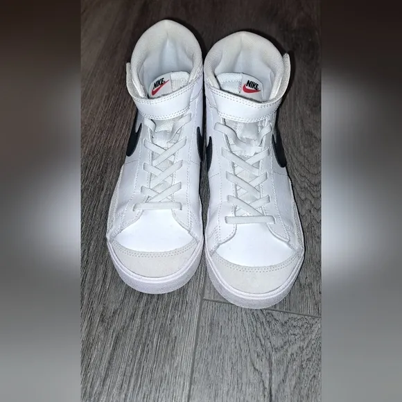 Nike Kids'  Blazer Mid '77 Shoes, High Top Classis Style, Sz 2.5, Great Cond