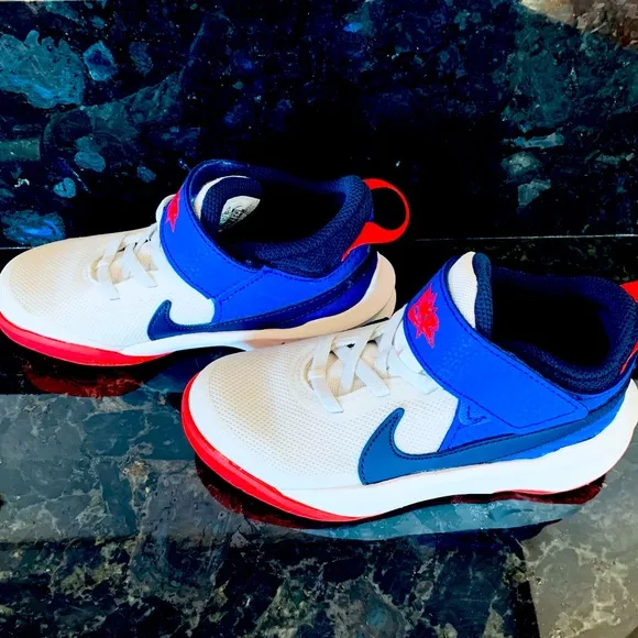 Nike Kids' Sz 12C Team Hustle D 10 Basketball Shoes, LIKE NEW, For Everyday Wear