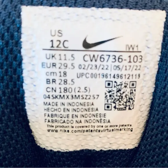 Nike Kids' Sz 12C Team Hustle D 10 Basketball Shoes, LIKE NEW, For Everyday Wear
