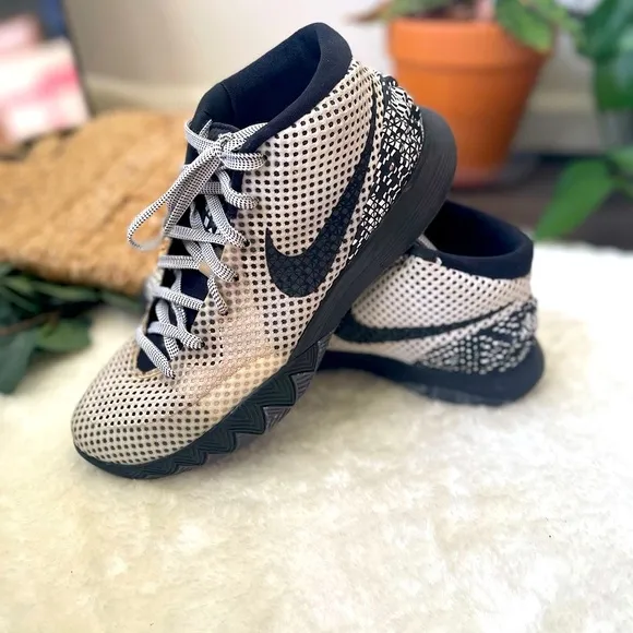 Nike Kyrie 1 BHM Black History