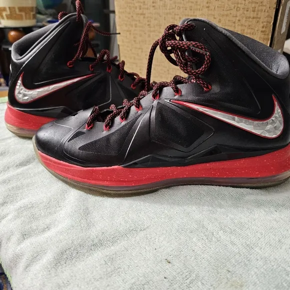 Nike LeBron James 10  &quot;Pressure&quot; Basketball Shoes Sneakers Men's Size 12.5, VGUC
