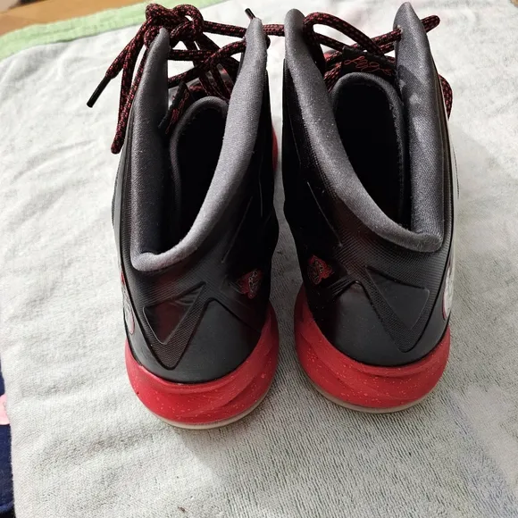 Nike LeBron James 10  &quot;Pressure&quot; Basketball Shoes Sneakers Men's Size 12.5, VGUC