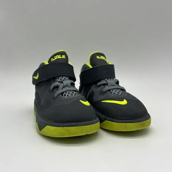 Nike LeBron‎ Soldier  8 TD Magnet Grey Volt Size 8c Shoes 653647-002 Used