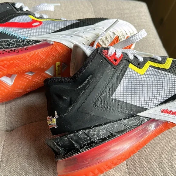 Nike Lebron Tune Squad (m 6.5, w 7.5)