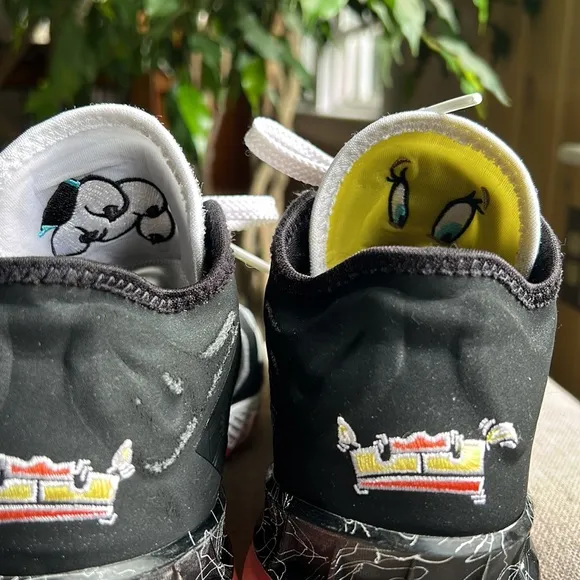 Nike Lebron Tune Squad (m 6.5, w 7.5)