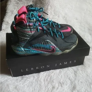 Nike Lebron XII 12 Black Pink Blue Basketball Shoes Sz 5Y Fit like a Womens 6.5