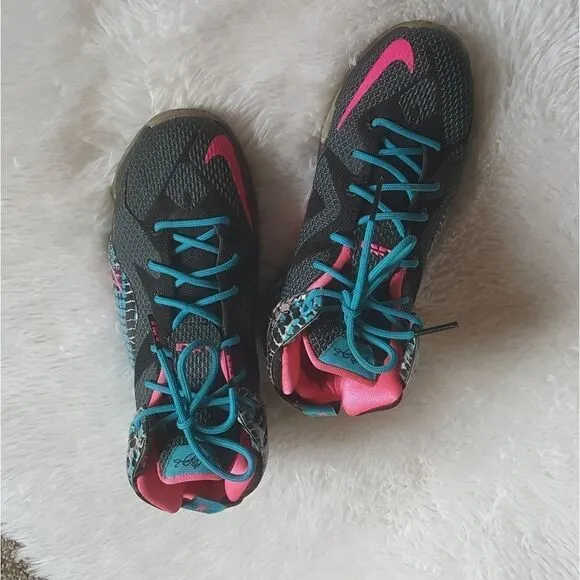 Nike Lebron XII 12 Black Pink Blue Basketball Shoes Sz 5Y Fit like a Womens 6.5