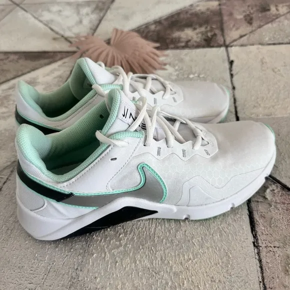 Nike Legend Essential 2 Women's Workout Shoes Sneakers Size 9.5