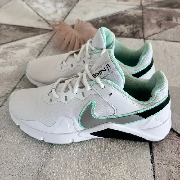 Nike Legend Essential 2 Women's Workout Shoes Sneakers Size 9.5