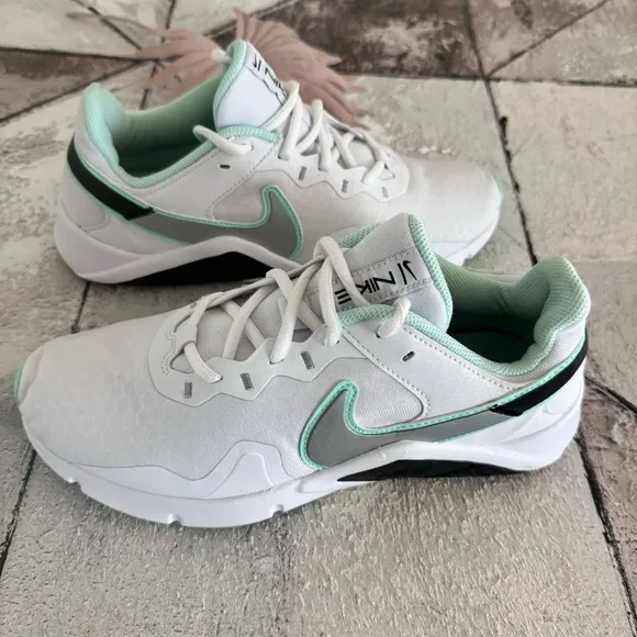 Nike Legend Essential 2 Women's Workout Shoes Sneakers Size 9.5