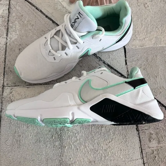 Nike Legend Essential 2 Women's Workout Shoes Sneakers Size 9.5