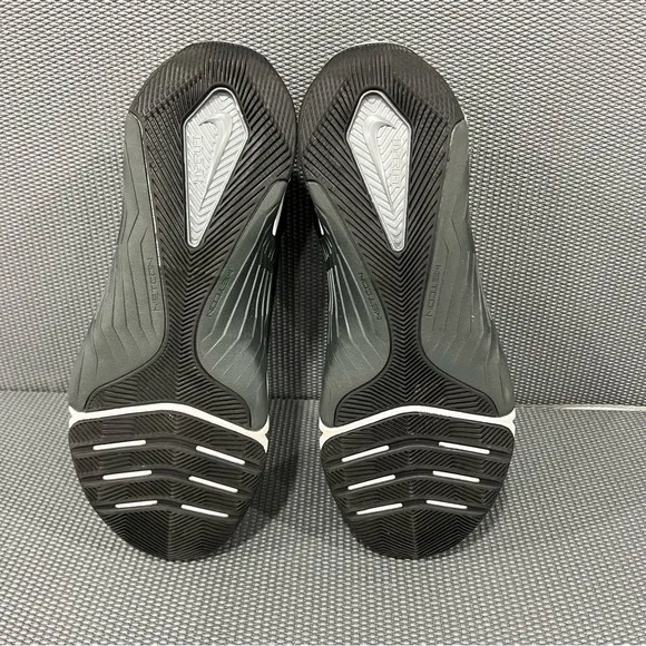 Nike Metcon 8 FlyEase Black Dark Smoke Mens Athletic Cross Training Shoe Sz 11.5
