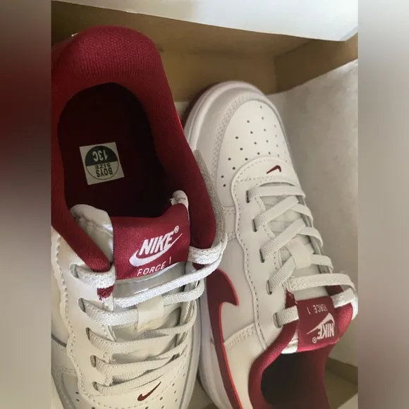 Nike NEW Little Kids Air Force 1 Low Shoes Easy On 13c 13T 13 White/Burgundy