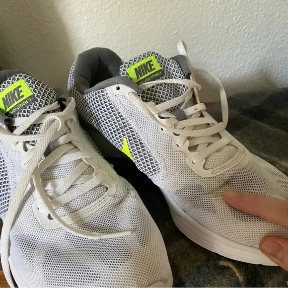 Nike Revolution 3 Running Shoe Athletic Sneakers Mesh Breathable Upper Size 9.5