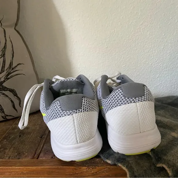 Nike Revolution 3 Running Shoe Athletic Sneakers Mesh Breathable Upper Size 9.5