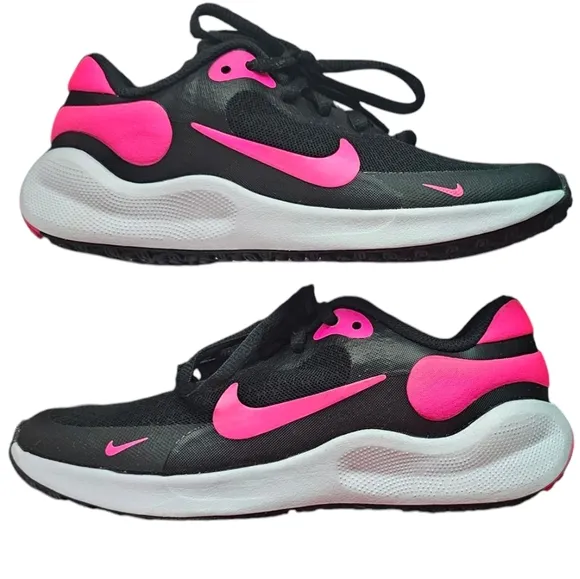 Nike Revolution 7 Big Kids' Running Black and Pink Shoes | Size 1Y