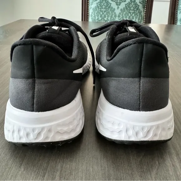 Nike Revolution Women's Road Running Shoes size 7.5 NWOT Black