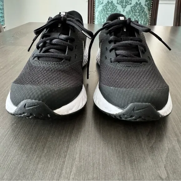 Nike Revolution Women's Road Running Shoes size 7.5 NWOT Black