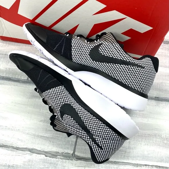 NIKE Tanjun Racer Black Sneaker NEW IN BOX Tennis Shoes Gray White Print 5.5Y