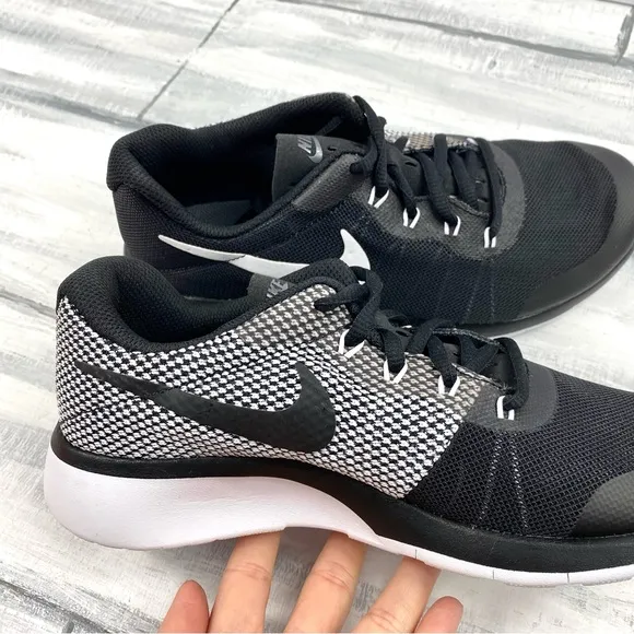 NIKE Tanjun Racer Black Sneaker NEW IN BOX Tennis Shoes Gray White Print 5.5Y