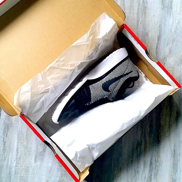 NIKE Tanjun Racer Black Sneaker NEW IN BOX Tennis Shoes Gray White Print 5.5Y