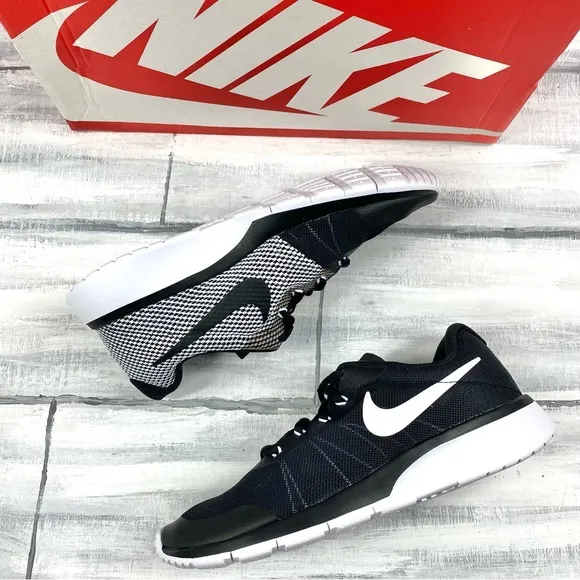 NIKE Tanjun Racer Black Sneaker NEW IN BOX Tennis Shoes Gray White Print 5.5Y