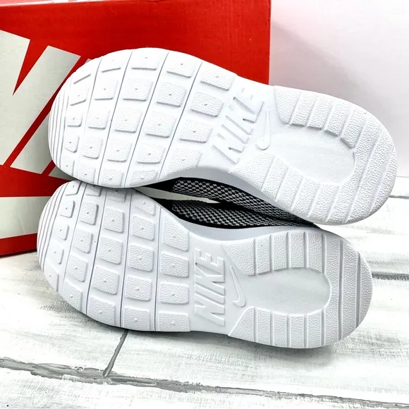 NIKE Tanjun Racer Black Sneaker NEW IN BOX Tennis Shoes Gray White Print 5.5Y