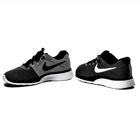 NIKE Tanjun Racer Black Sneaker NEW IN BOX Tennis Shoes Gray White Print 5.5Y