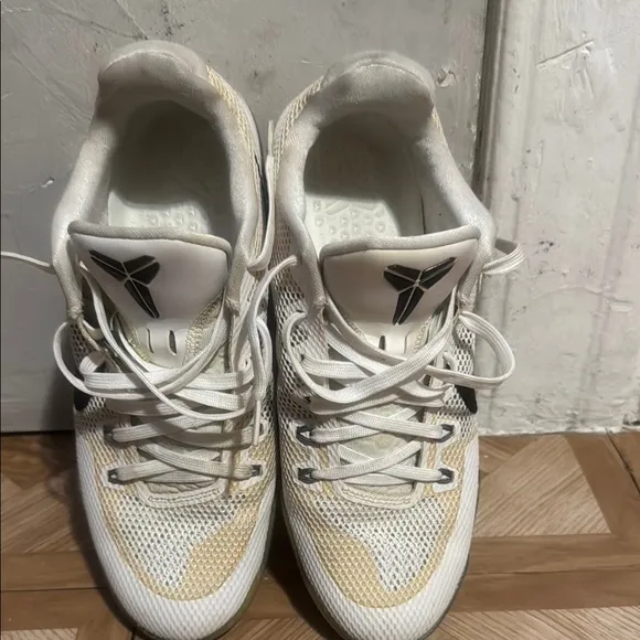 Nike White and Tan Retro-Inspired Athletic Shoes