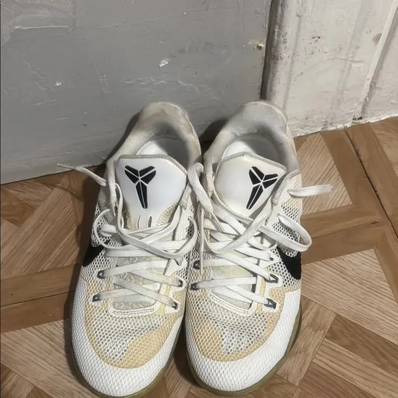 Nike White and Tan Retro-Inspired Athletic Shoes